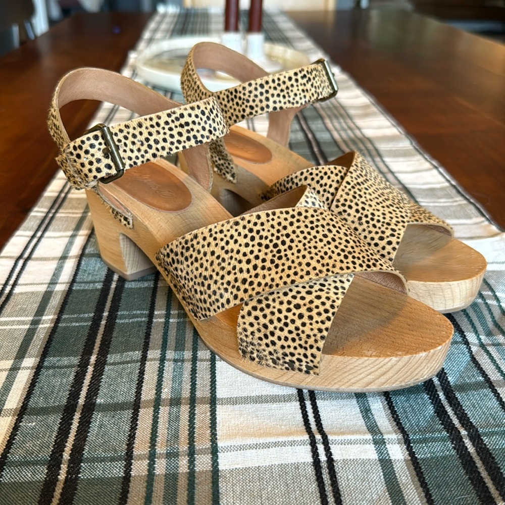 Madewell Johanna Crisscross Clog Sandal in Spotted Calf Hair